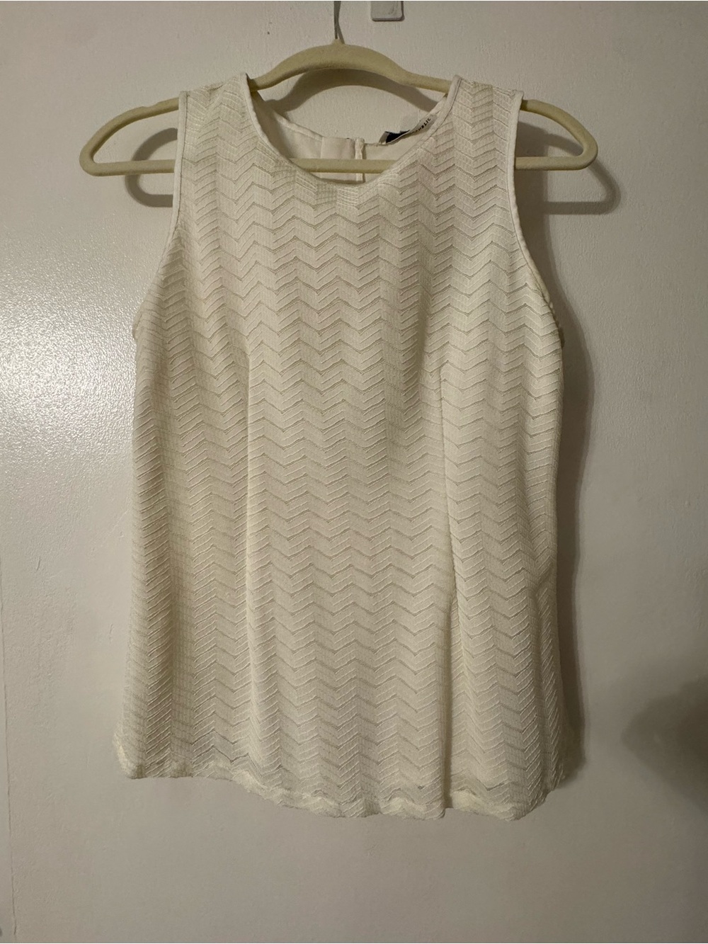 Vintage Banana Republic Sleeveless Textured Chevron Knit Top - Cream 6